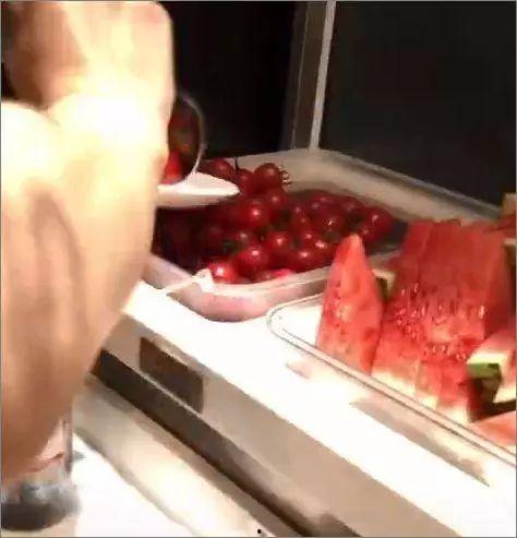 海底捞吃瓜,一场火锅界的“瓜田李下”事件